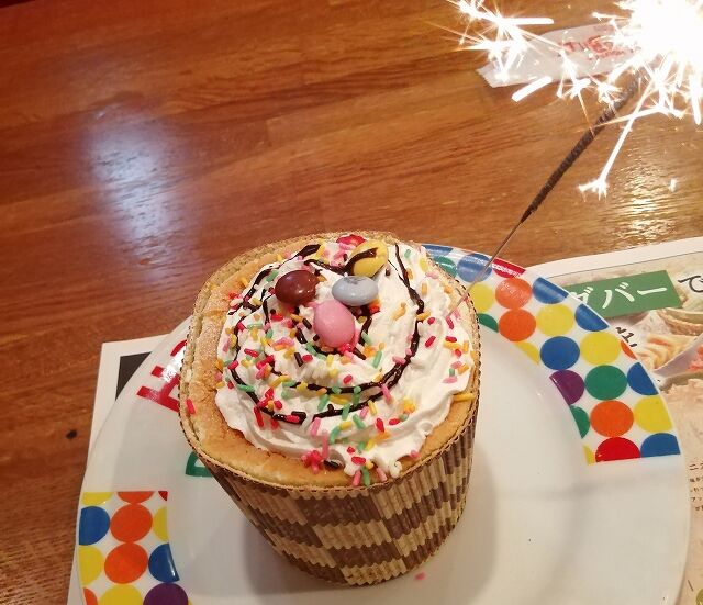大人もキッズもok ブロンコビリーの誕生日特典のシフォンケーキでヤケドに注意 花火無しも可能 発達障害adhdしばご 株で生きてく
