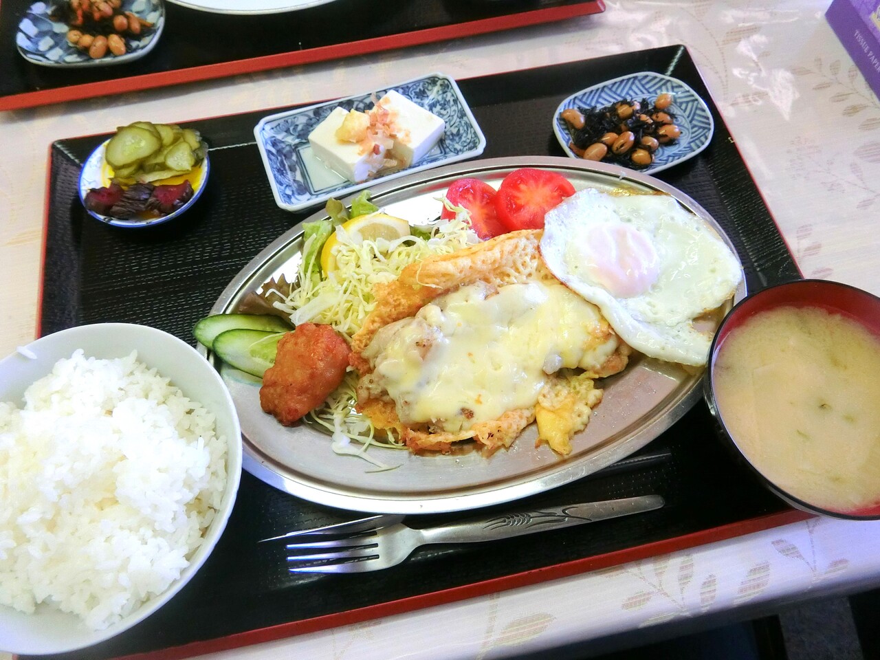 チキンノブサラテーブル