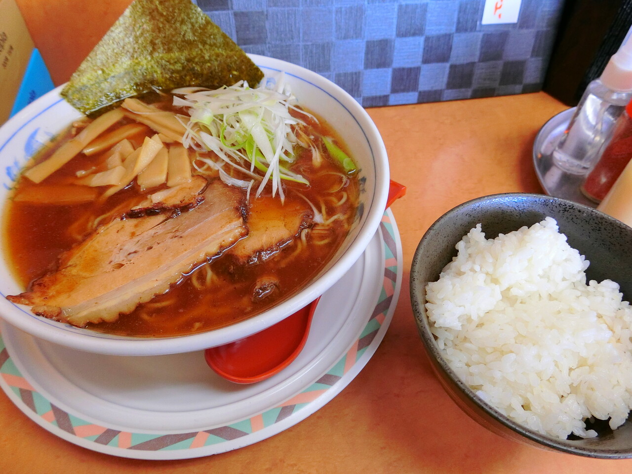 出来立て麺 らーめん 勇志郎製麺 研究所 頑固おやじ 涙の醤油らーめん 柴ポチダイアリー 出来立て麺 らーめん 勇志郎製麺 研究所 頑固おやじ 涙の醤油らーめん 柴ポチダイアリー