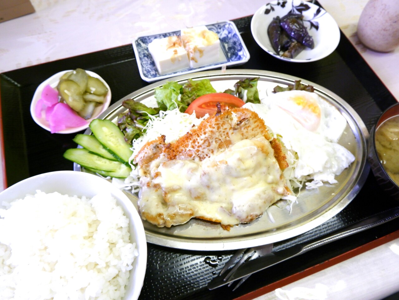 チキンノブサラテーブル