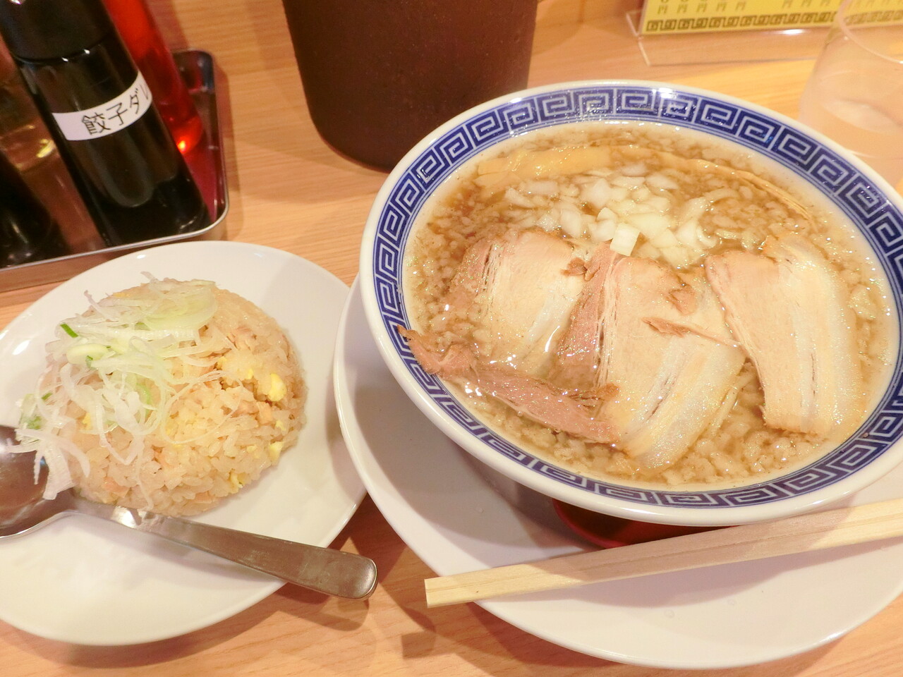 新潟発祥 なおじ 南林間店 ～ 背脂中華そば+炊き込み半炒飯セット : 柴