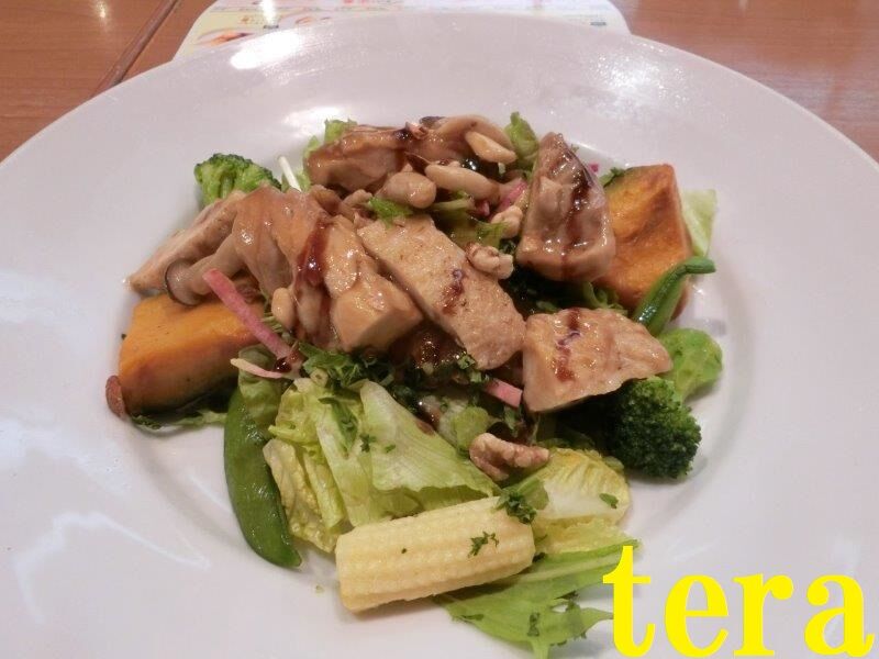 某ファミレスで惨劇ディナー ビーフシチューハンバーグとイチゴパフェ テラ医者の独り言 フリーランス医師の 普通 時々テラめし