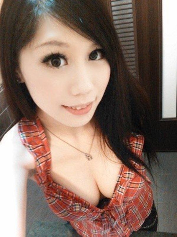 自宅からの写メ投稿キャバ嬢さんのセクシーな・・・ (1)