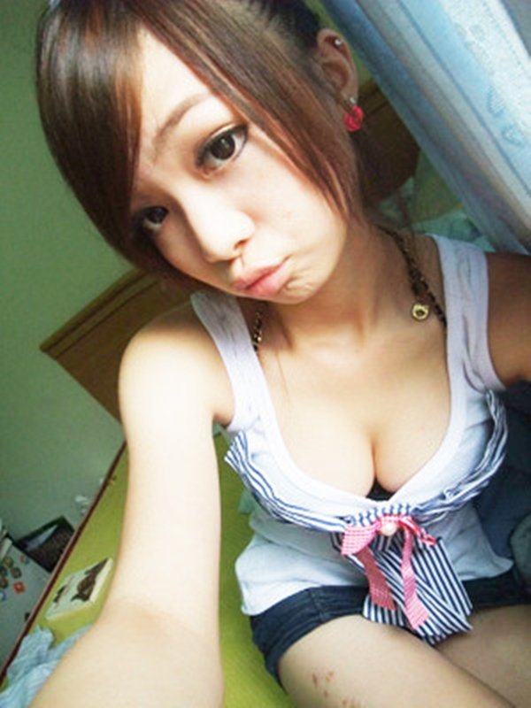 コスプレ好きなギャルの自画撮り写メ七変化 (27)