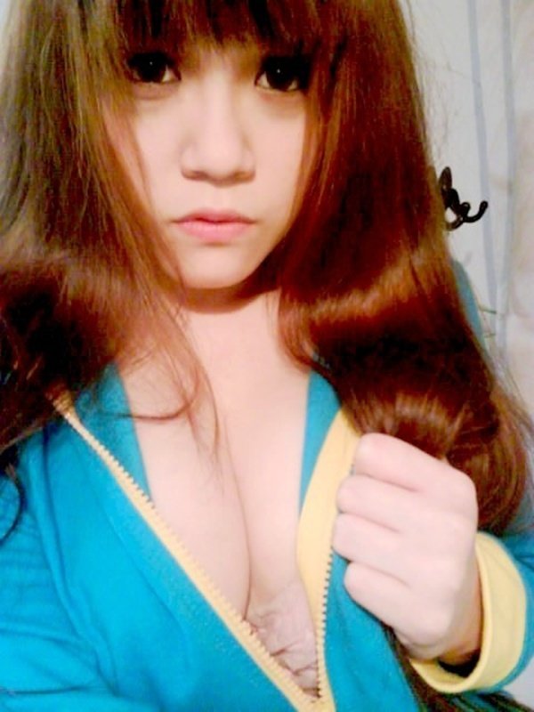 おっぱいを写メ公開したオナニー大好きギャル (1)