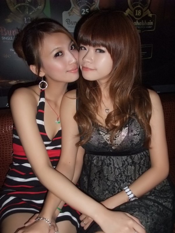 人気写メSNSにアップされた女子会の一部始終 (36)