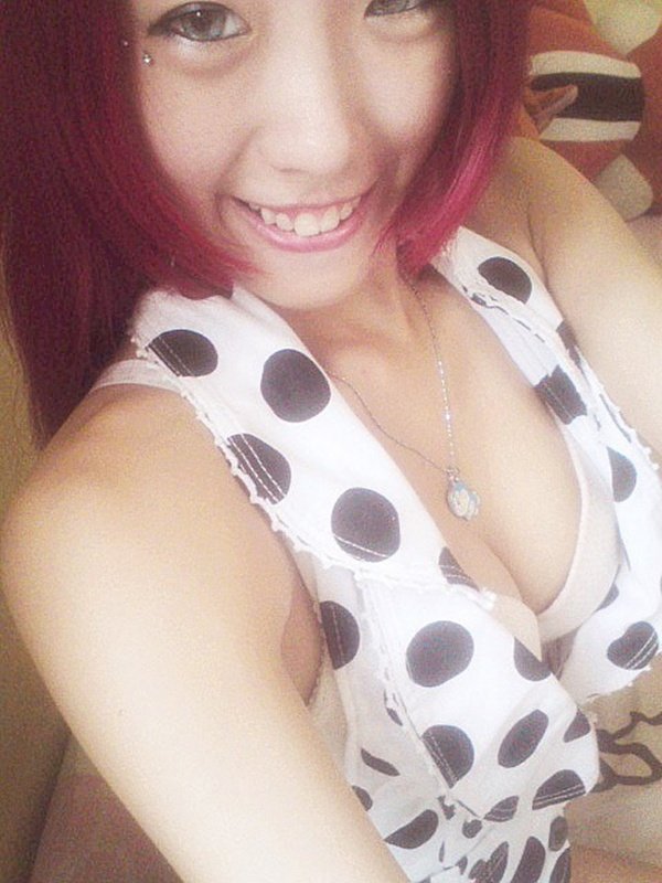 ロリ系巨乳ギャルの自撮り写メ (24)