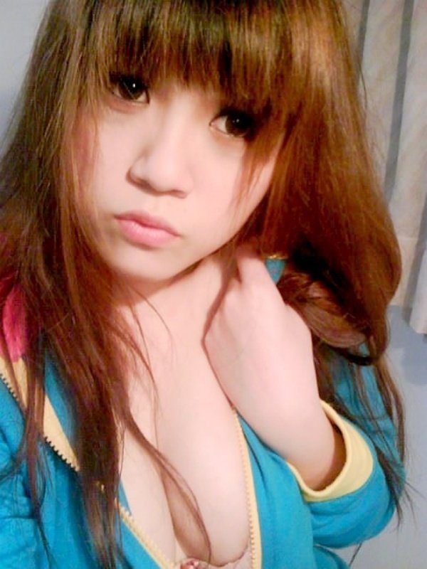 おっぱいを写メ公開したオナニー大好きギャル (4)