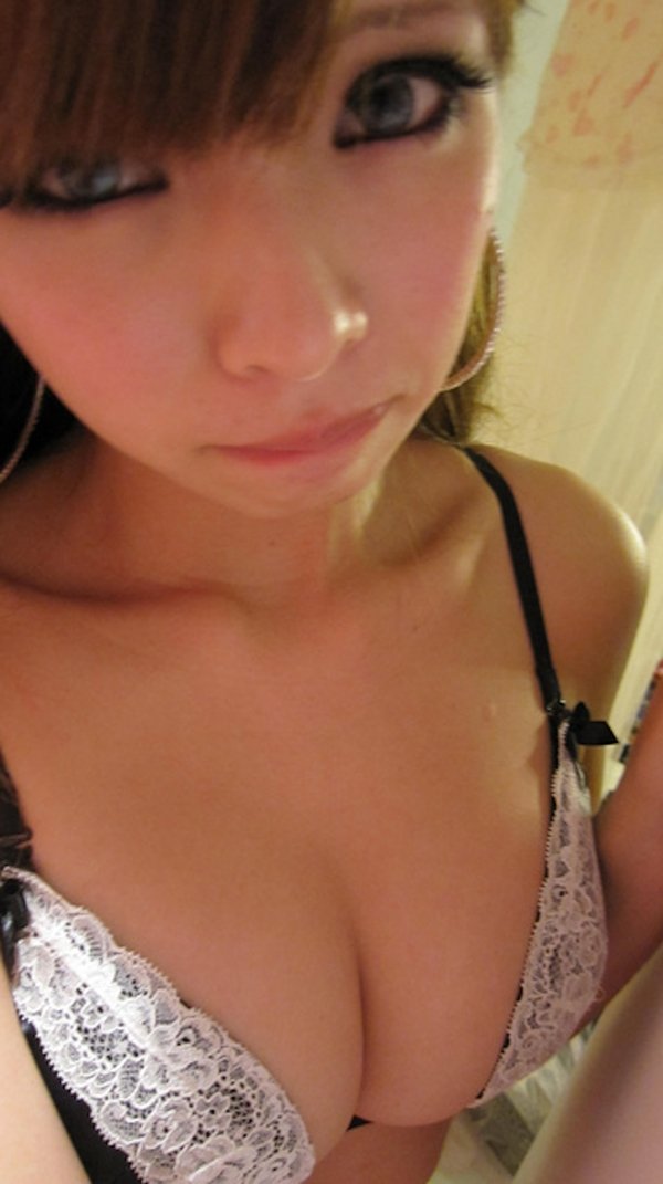 エロギャルの自撮りエロ写メを (10)