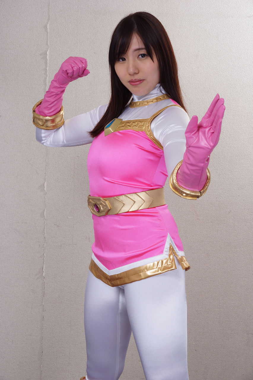 戦隊ヒロイン不完全変身裏切られ敗北 スチール : Torturer's Feast