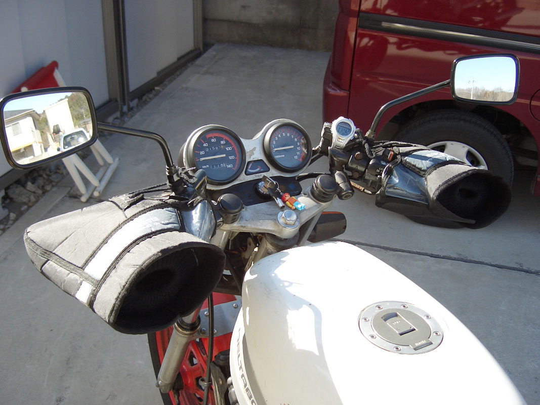 ハンドルカバー装着 言い方的には そうっ っちゃく ﾜﾗ Tzr125 2rm レストア記録