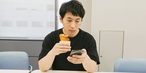 「ファミチキ先輩」のプロフィールが悲しすぎる・・・　