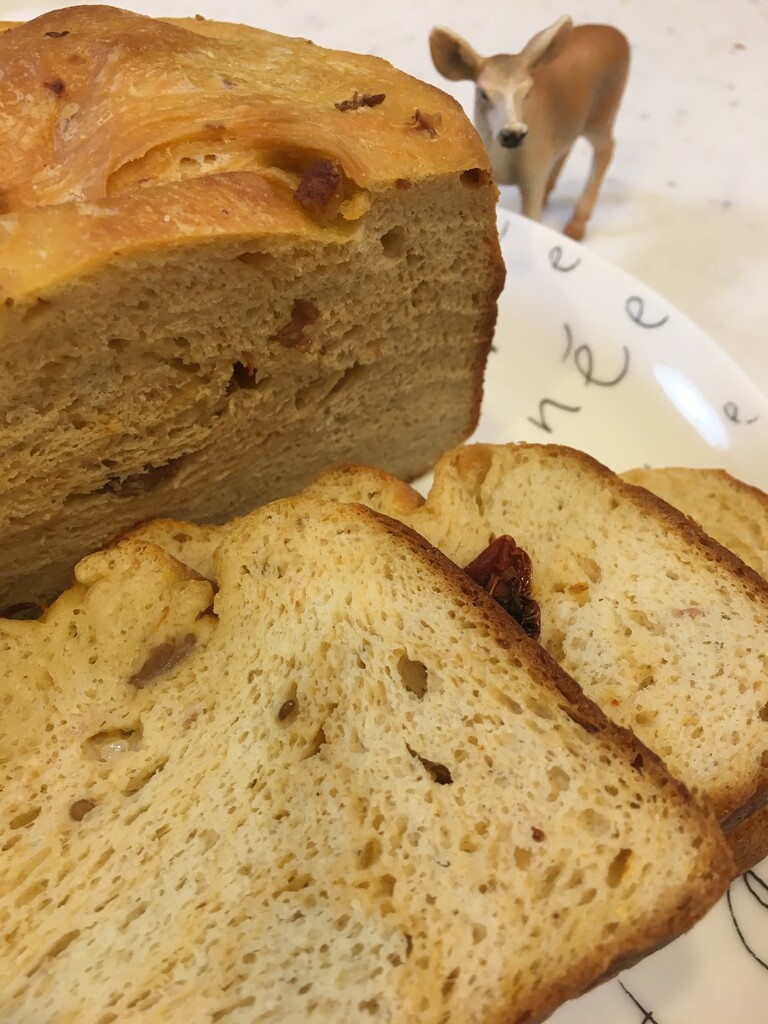 鹿ごはん ベーコンとドライトマトとチーズ入りパン 鹿美の秘密の部屋 鹿ごはん ベーコンとドライトマトとチーズ入りパン 鹿美の秘密の部屋