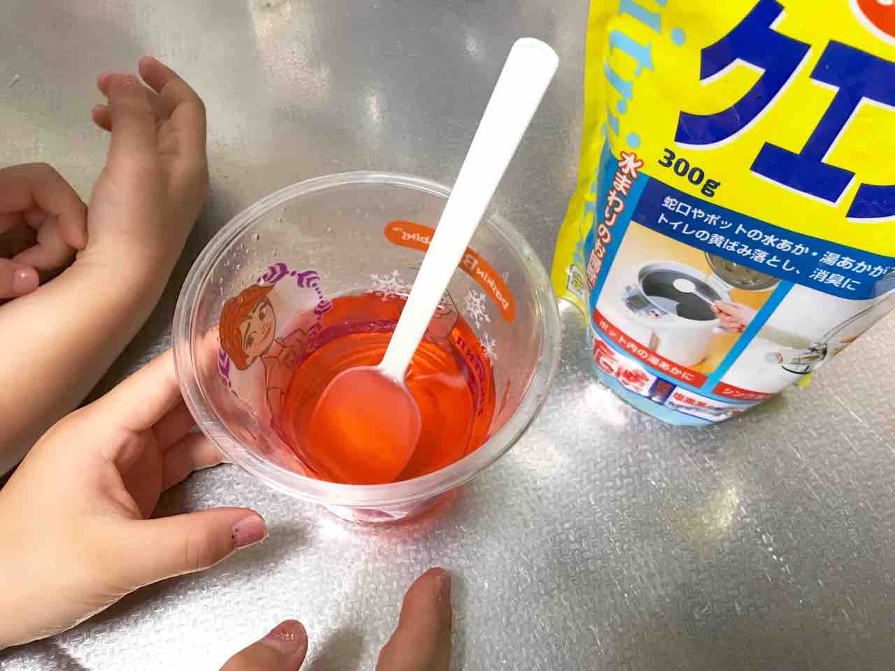 朝顔の色水作り 色を変える実験 今の季節ならではの遊び えくぼとねこっけ