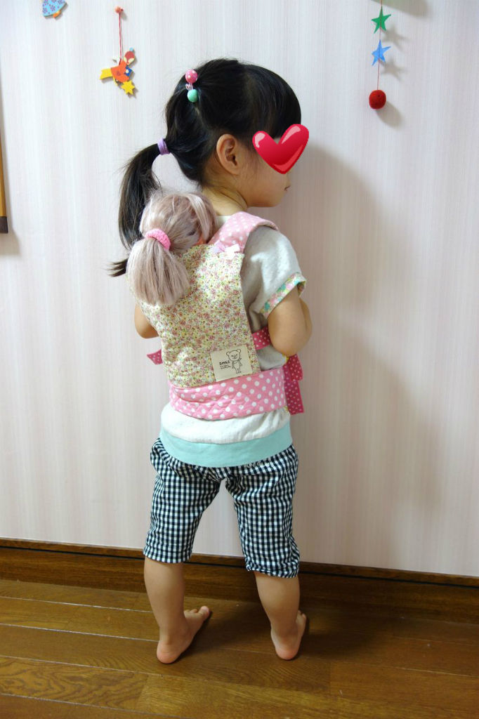 ２歳娘 お人形抱っこに夢中 メルちゃん用おんぶだっこひもを作ってみました Pui Pui Pui
