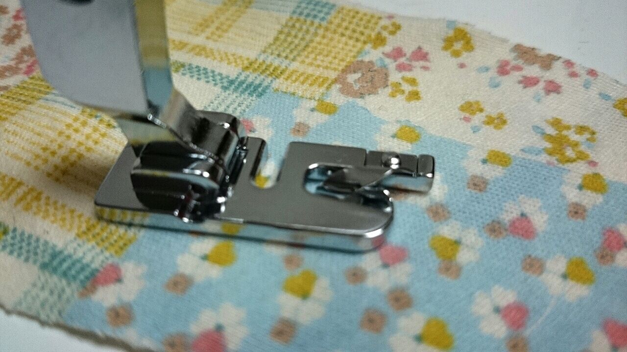 Juki職業用ミシンの三つ巻押さえを使ってみました Pui Pui Pui Juki職業用ミシンの三つ巻押さえを使ってみました Pui Pui Pui