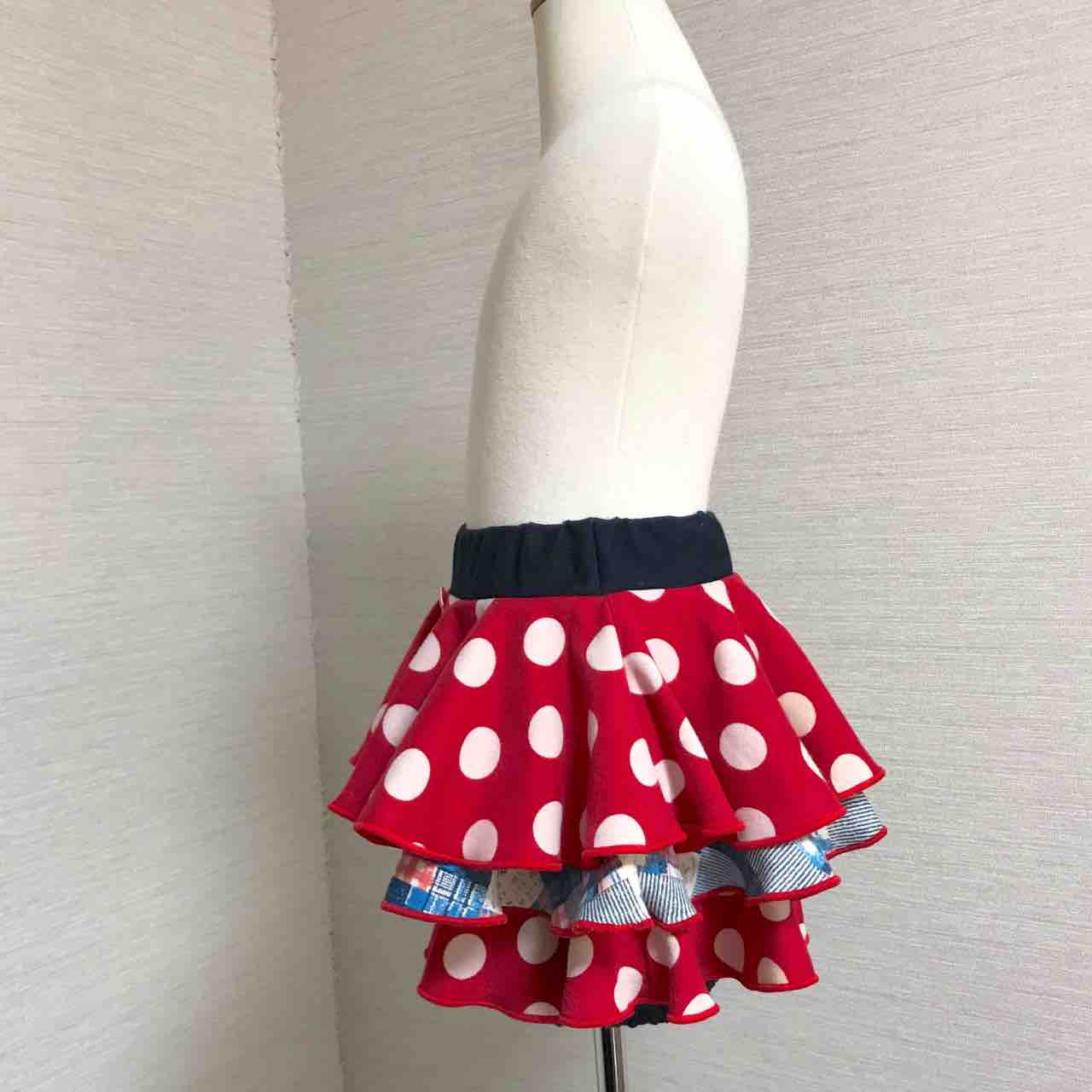 ディズニー旅行用に ニット生地で ミニーちゃん風3段フリル付きパンツ Pui Pui Pui ディズニー旅行用に ニット生地で ミニーちゃん風3段フリル付きパンツ Pui Pui Pui