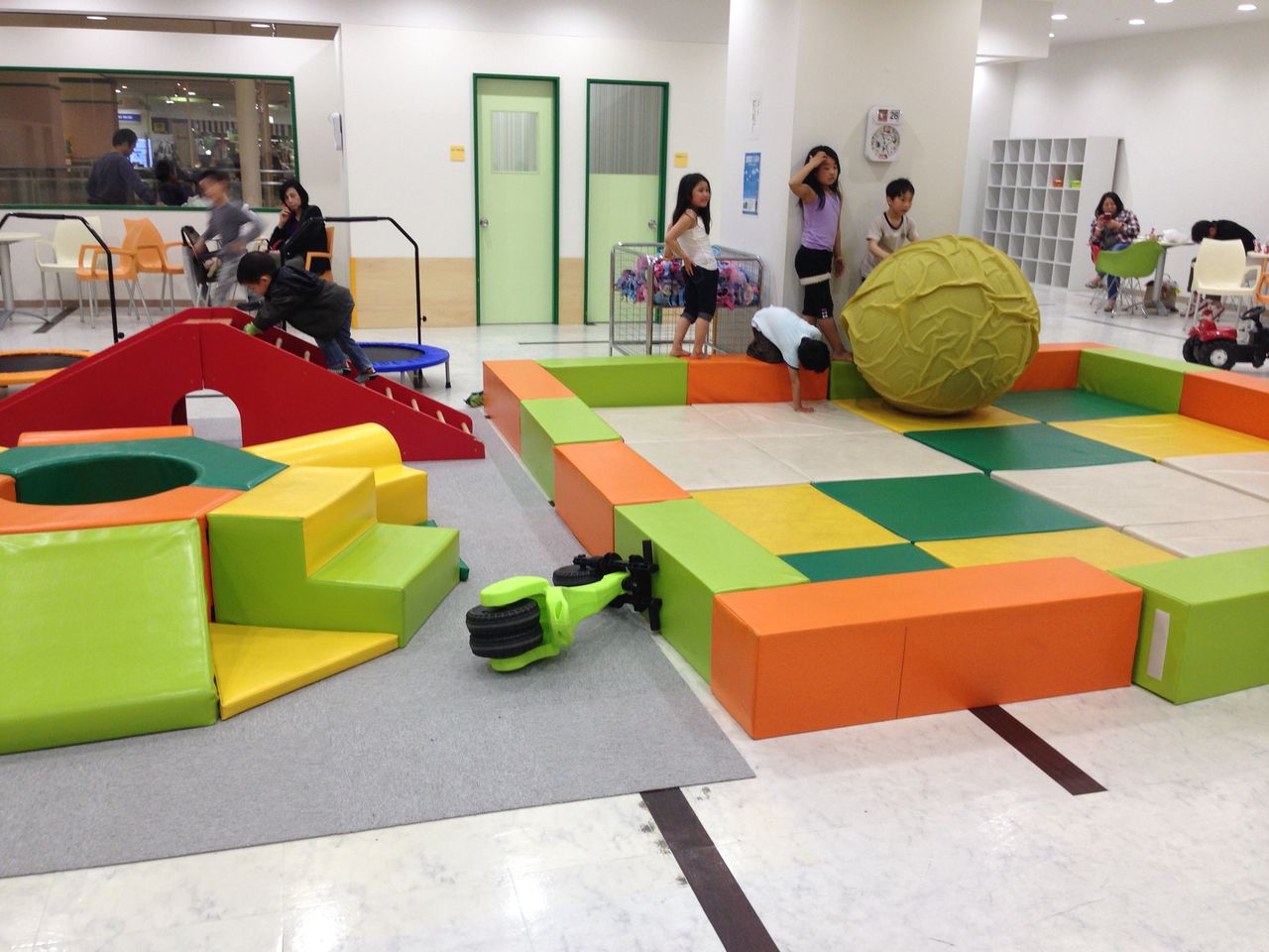 浜松駅近で雨の日に体を動かして遊べる ザザ キッズクラブ 浜松ブログ おすすめ観光 グルメを子供と遊ぶ