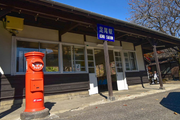 わたらせ渓谷鐵道の紅葉 四季彩ペダル