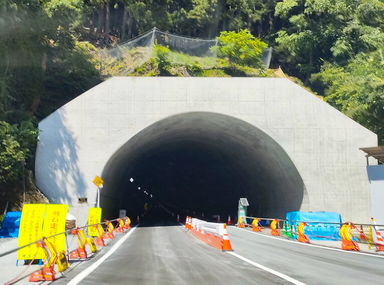 大滝トンネルと奥秩父の中津峡 : 四季彩ペダル