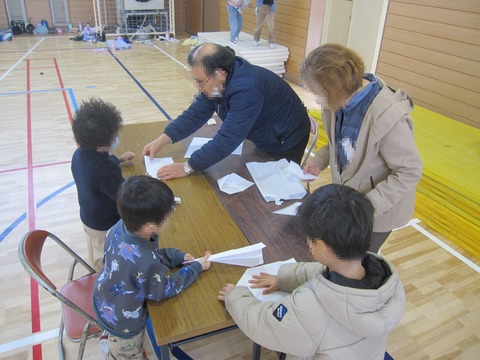 紙ヒコーキ