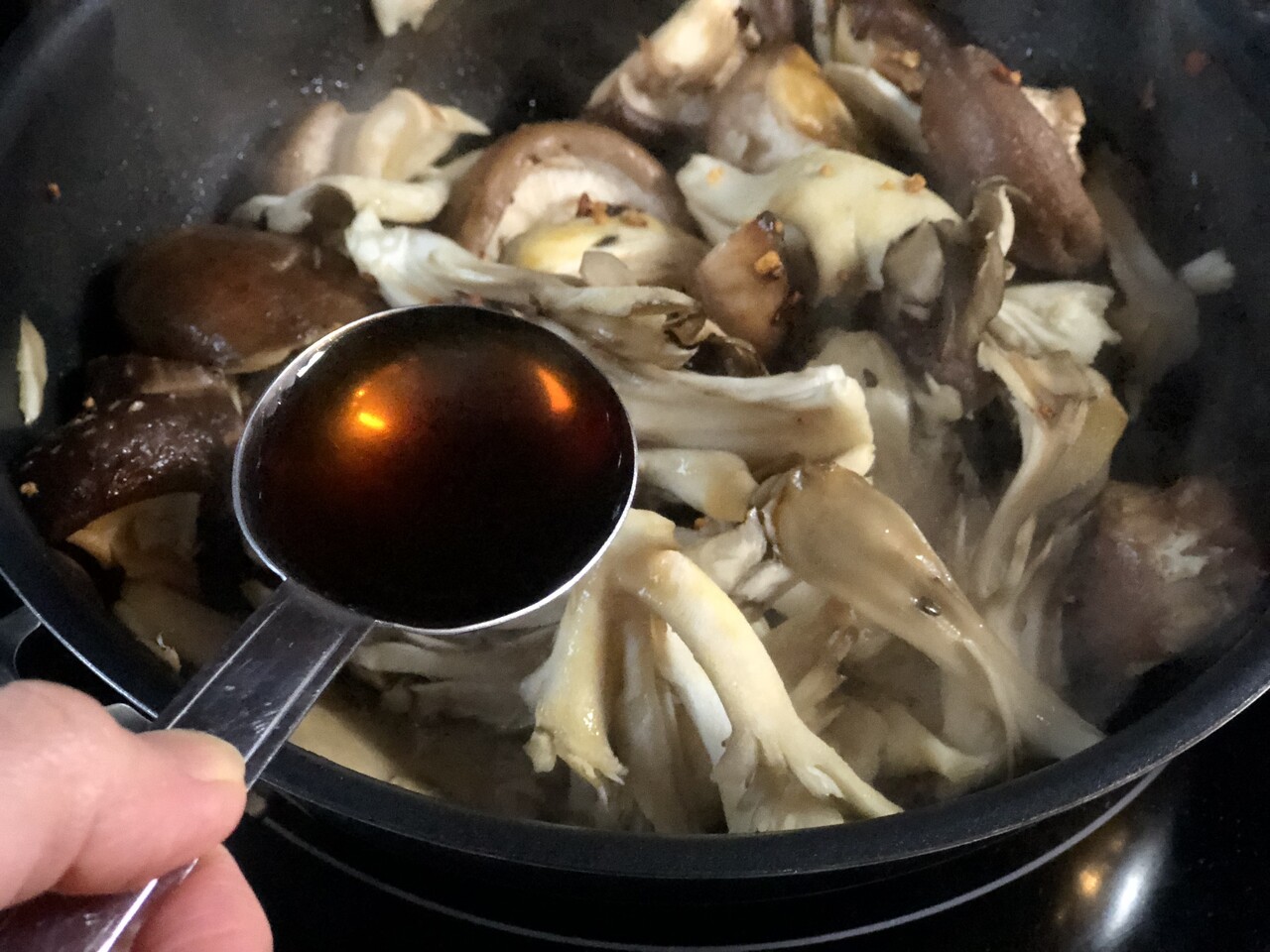 最強おつまみで最強おかずな1品 キノコのめんつゆバター炒め 簡単 節約 おしゃレシピ Shimaのオウチカフェ Powered By ライブドアブログ