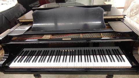 yamahaピアノ、ほとんど使われておらず、傷も何もありません