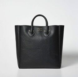 レザー調のトートバッグ