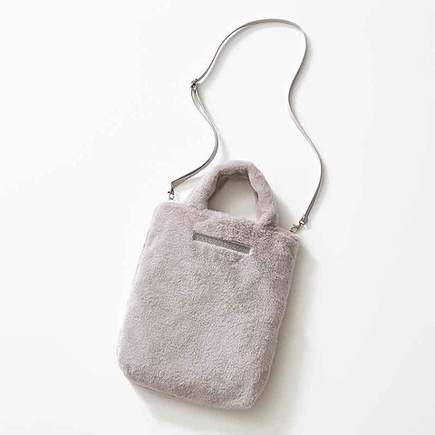 ショルダーストラップつきふわもこファートート