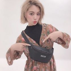 ENVYE(アンビー) ボックスロゴウエストポーチ