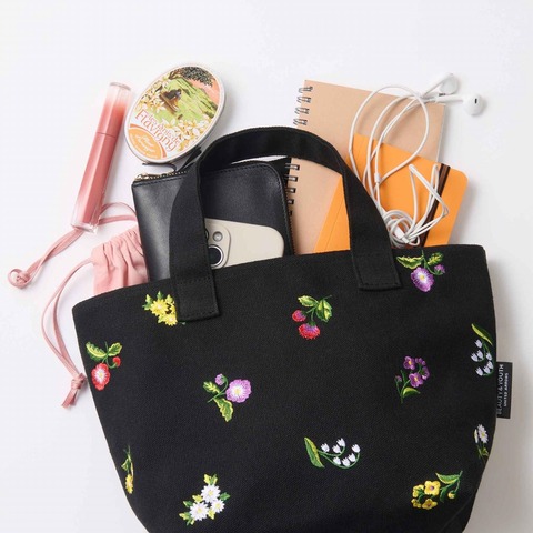 繊細なお花刺繍のランチトートバッグ 5