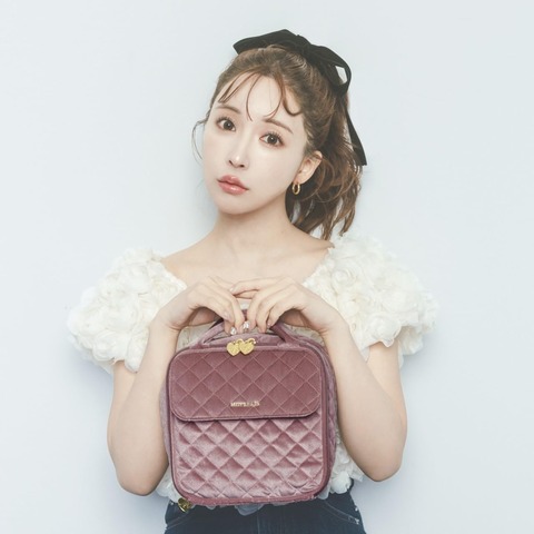 MISTREASS QUILTING POUCH BOOK produced by 三上悠亜 : 雑誌