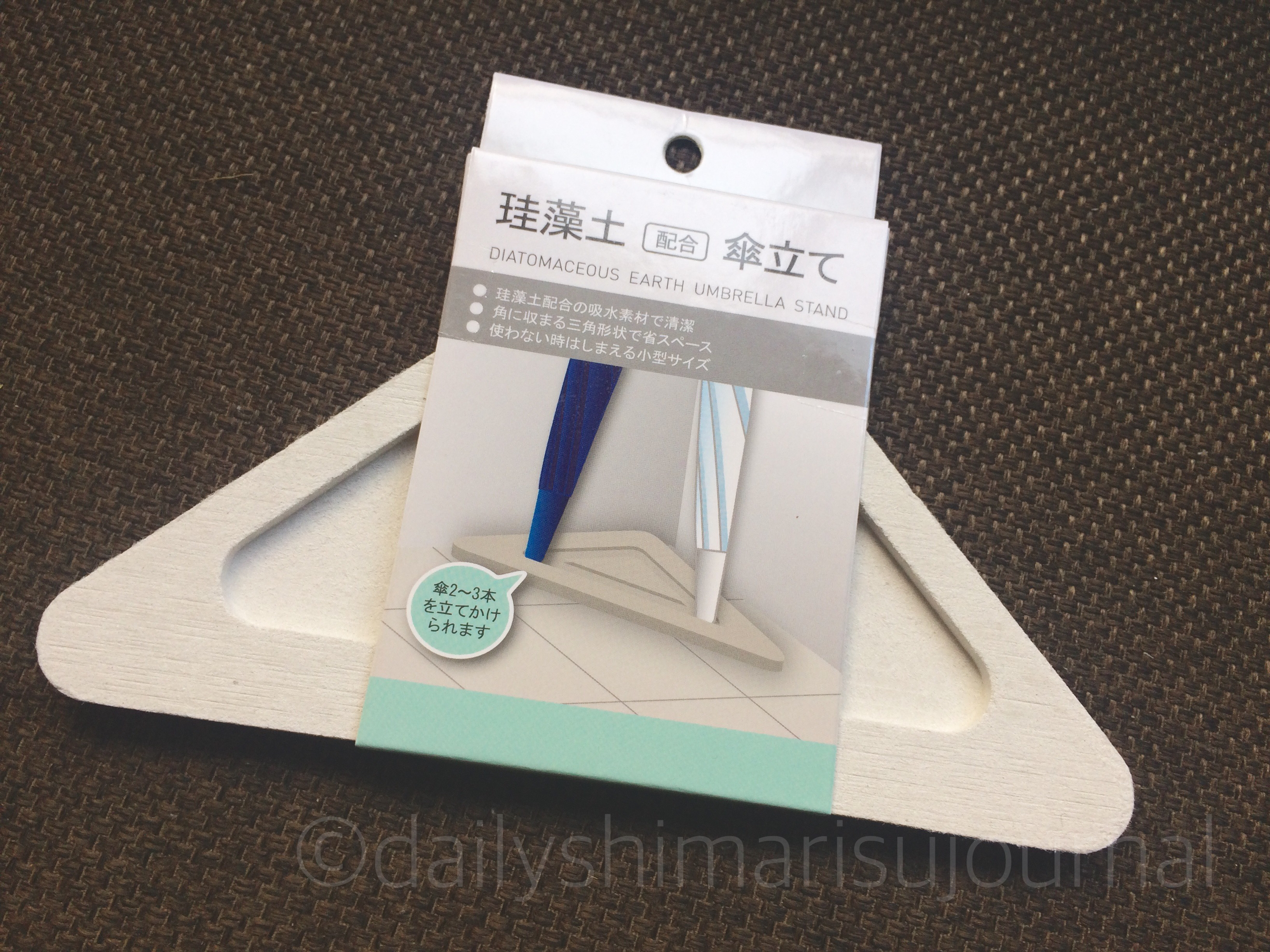 キャンドゥの珪藻土傘立てが省スペース 水滴対策におすすめ 日刊しまりす通信