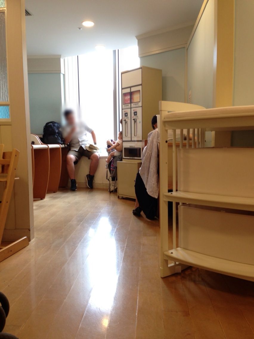 ベビー休憩室 授乳室 日本橋三越 溺れる父の育児ライフ