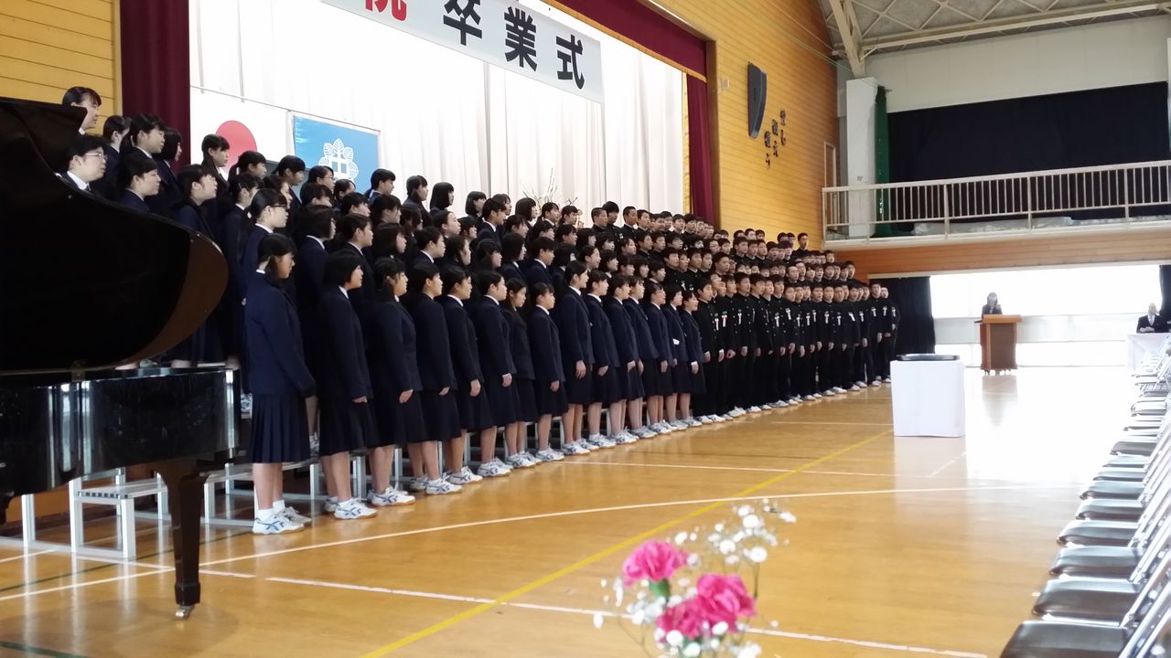 桑原中学校卒業証書授与式 松山市会議員 清水なおみの元気日記 桑原中学校卒業証書授与式 松山市会議員 清水なおみの元気日記