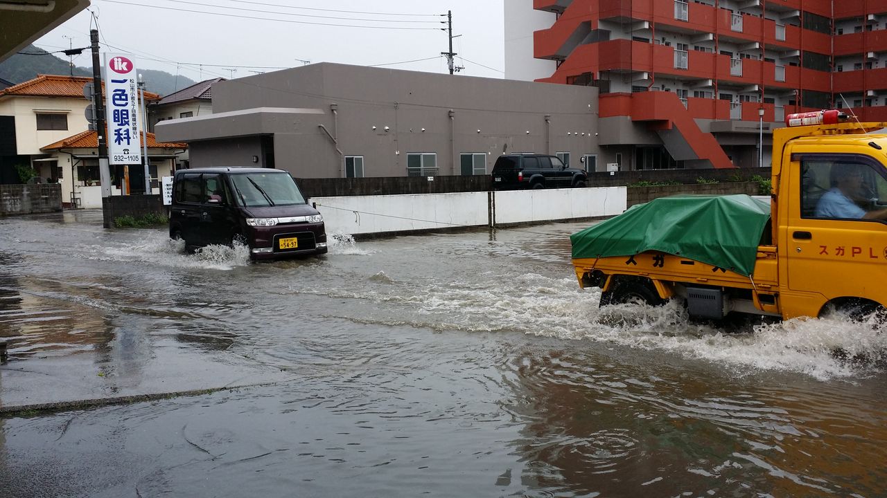 大雨で道路が冠水しました 松山市会議員 清水なおみの元気日記