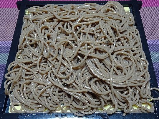 ひきわり納豆 De ざるそば 食いしん坊シモさん ひきわり納豆 De ざるそば 食いしん坊シモさん