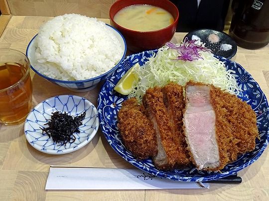 硫黄の香りがするブラック岩塩と「とんかつ」の相性 硫黄の香りがするブラック岩塩と「とんかつ」の相性