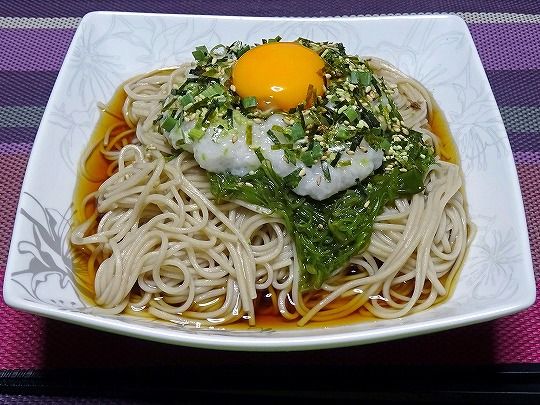 信州とろろ蕎麦で 冷やし月見とろろめかぶ蕎麦 食いしん坊シモさん 信州とろろ蕎麦で 冷やし月見とろろめかぶ蕎麦 食いしん坊シモさん