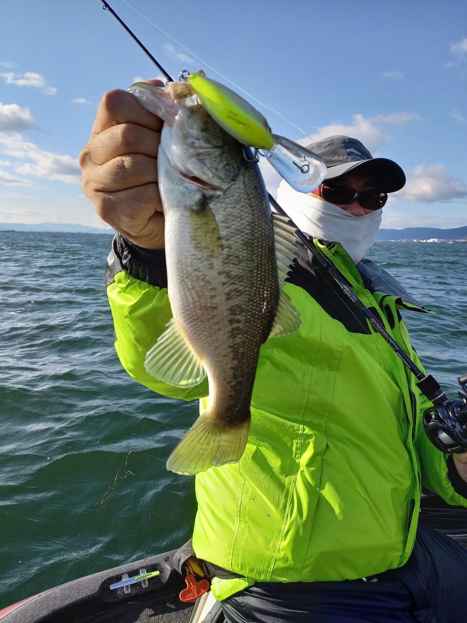 10月30日の琵琶湖 クランク スイミングジグ ライトリグで 下敷領のええやん 琵琶湖バスフィッシングガイド 10月30日の琵琶湖 クランク スイミングジグ ライトリグで 下敷領のええやん 琵琶湖バスフィッシングガイド