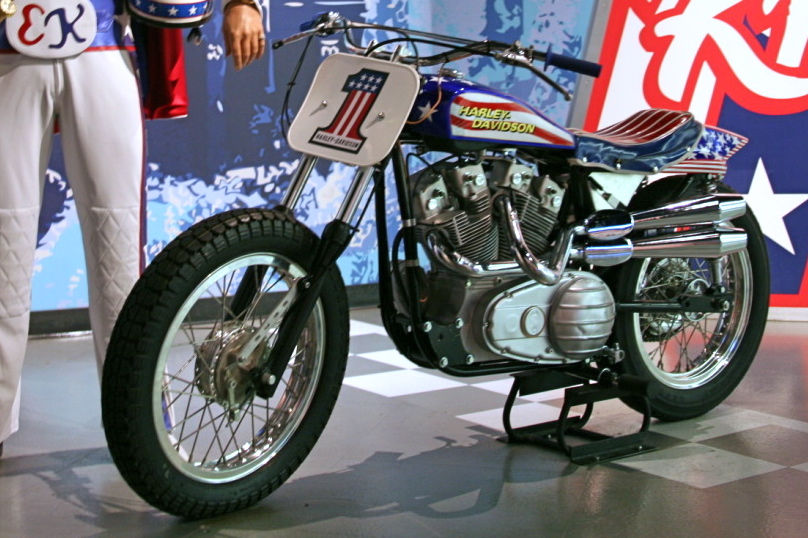 Evel_Knievel_and_Harley-Davidson_XR-750_