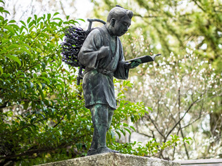 �������4