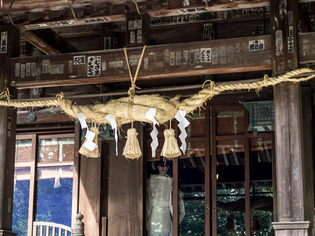 �������8