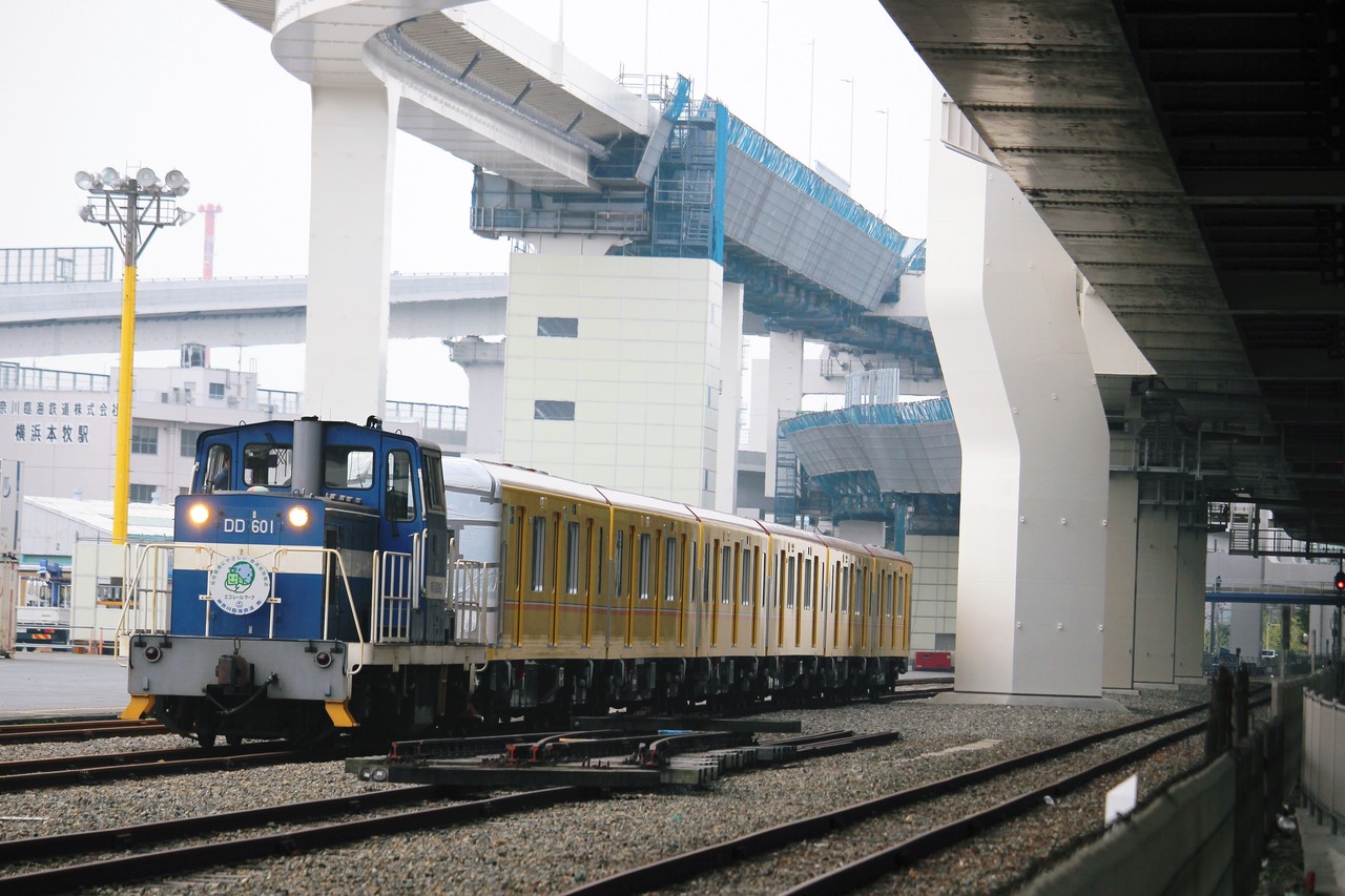 神奈川臨海鉄道28-2（東京メトロ1000系F1138編成甲種 横浜本牧駅
