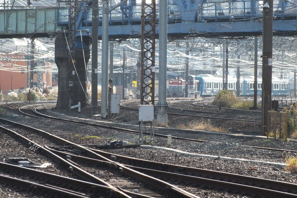 東海道本線 8-2（青い森鉄道703系甲種 9880レ DE11 2001