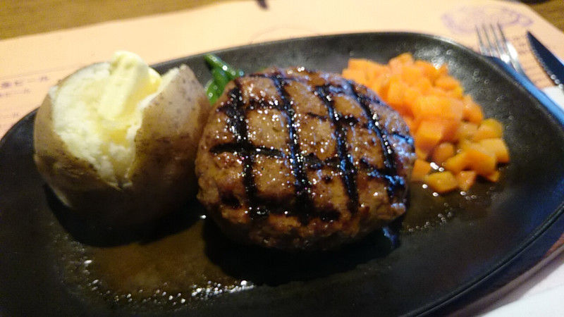 ｂｉｇ ｊｏｅ 富田林店 ビッグジョーハンバーグステーキ 180ｇ 1 0円 ライス350円 中は真っ赤 日々の出来事