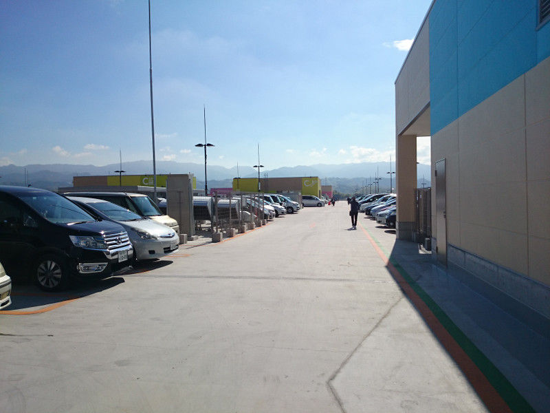 ららぽーと和泉 平日でも駐車場は満車 食事もできずサイゼリアへ 日々の出来事