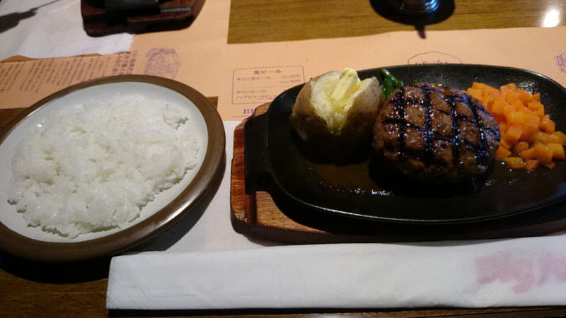 ｂｉｇ ｊｏｅ 富田林店 ビッグジョーハンバーグステーキ 180ｇ 1 0円 ライス350円 中は真っ赤 日々の出来事