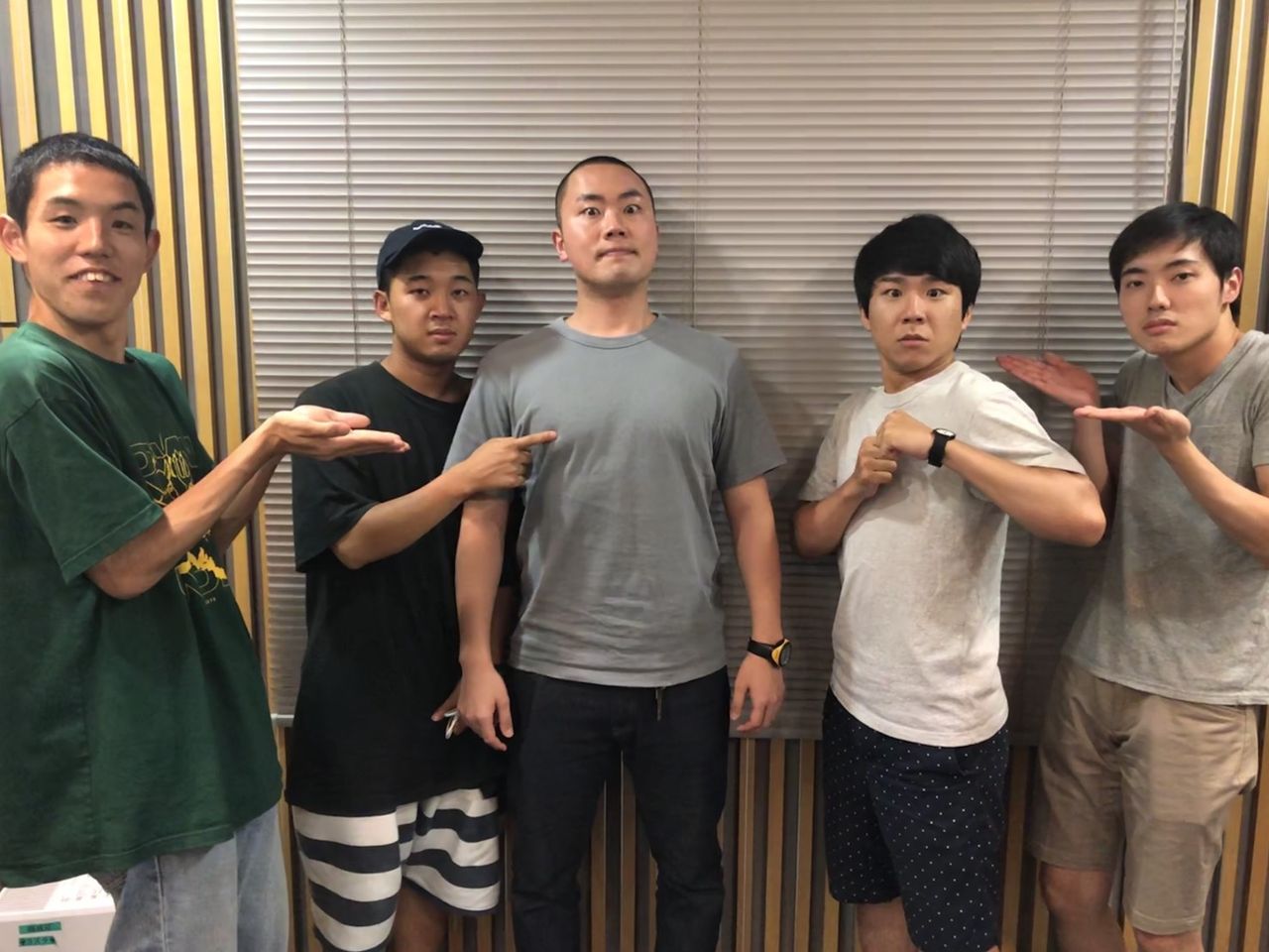 お笑い芸人トリオ ハナコの身長は? : 芸能人・有名人の身長研究所