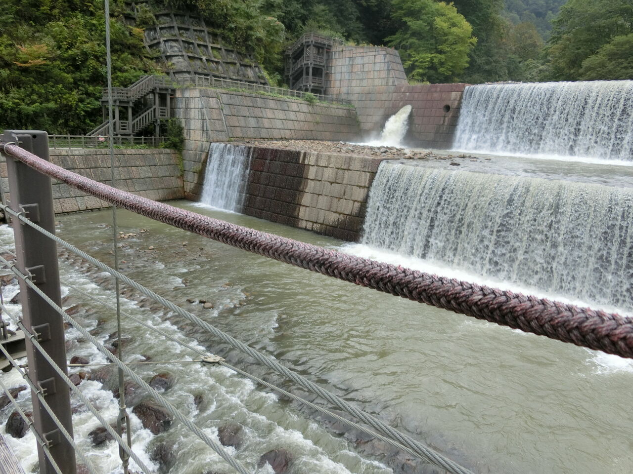 日本百名滝 苗名滝 に行ってきました 新潟の酒 旅 アート情報 青海川夢物語